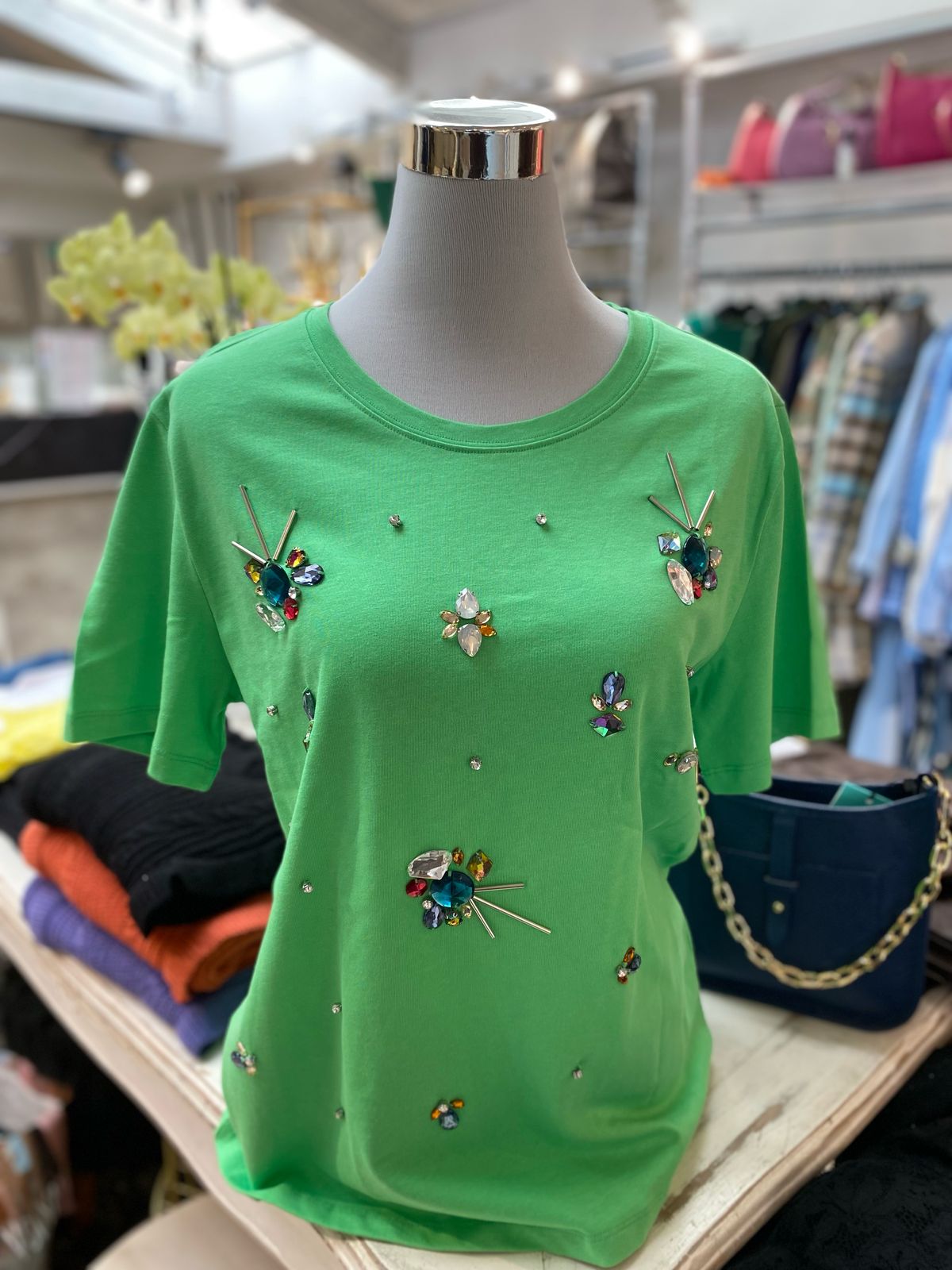 Polera verde con cristales