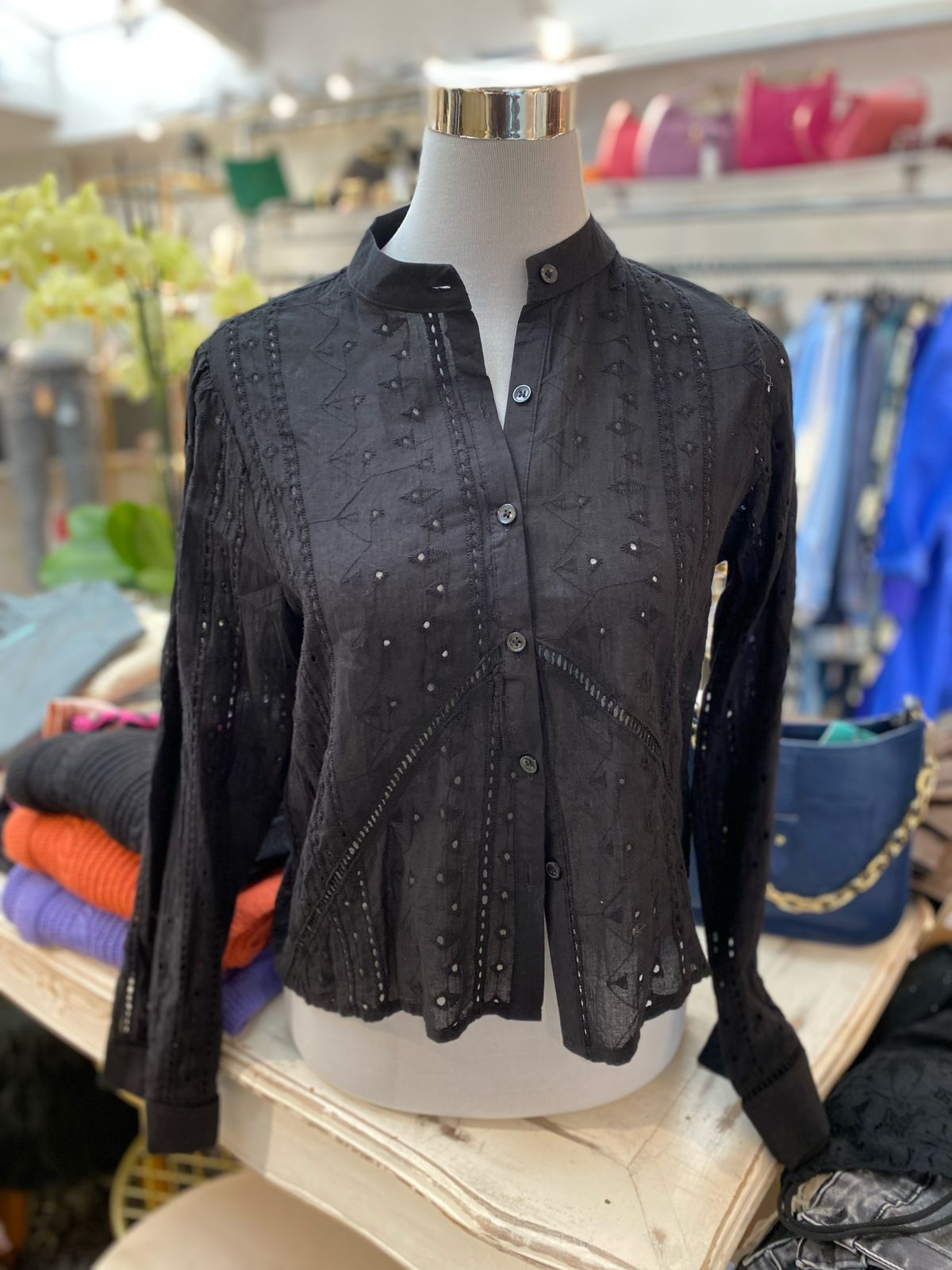 Blusa negra broderie