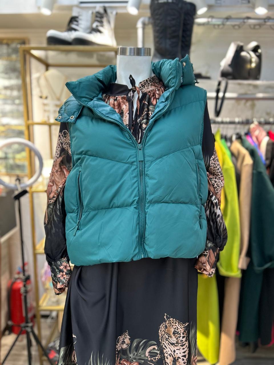 Parka corta sin manga