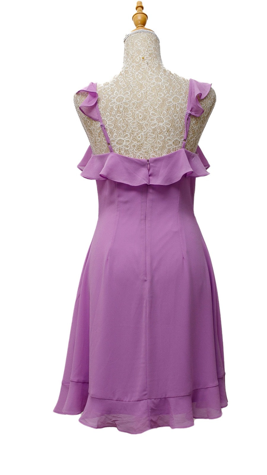 Vestido malva con vuelos