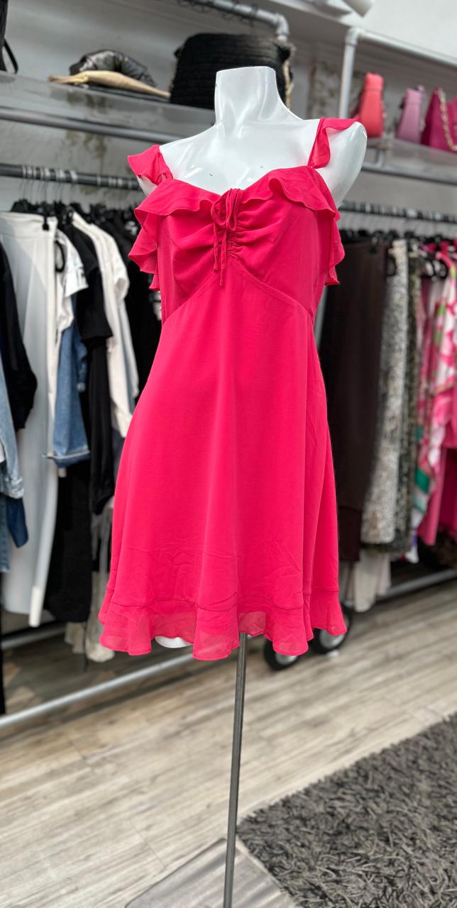 Vestido fucsia con vuelos