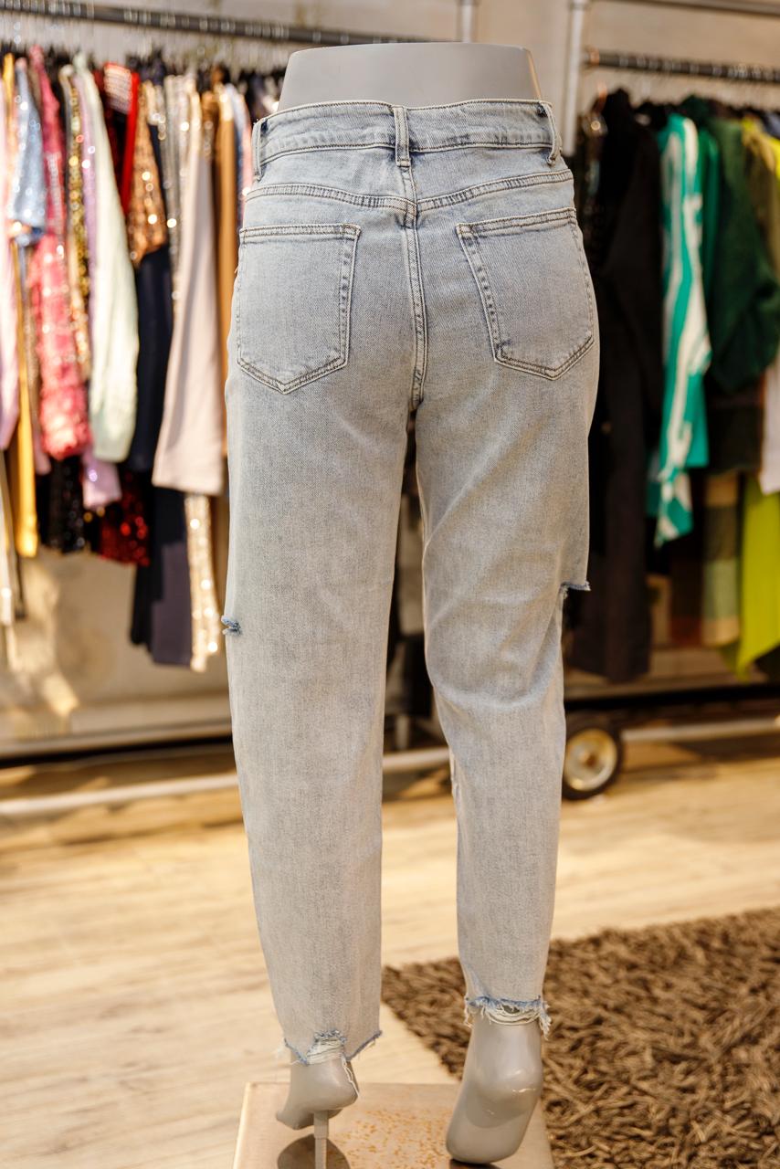 Jeans rotura rodilla