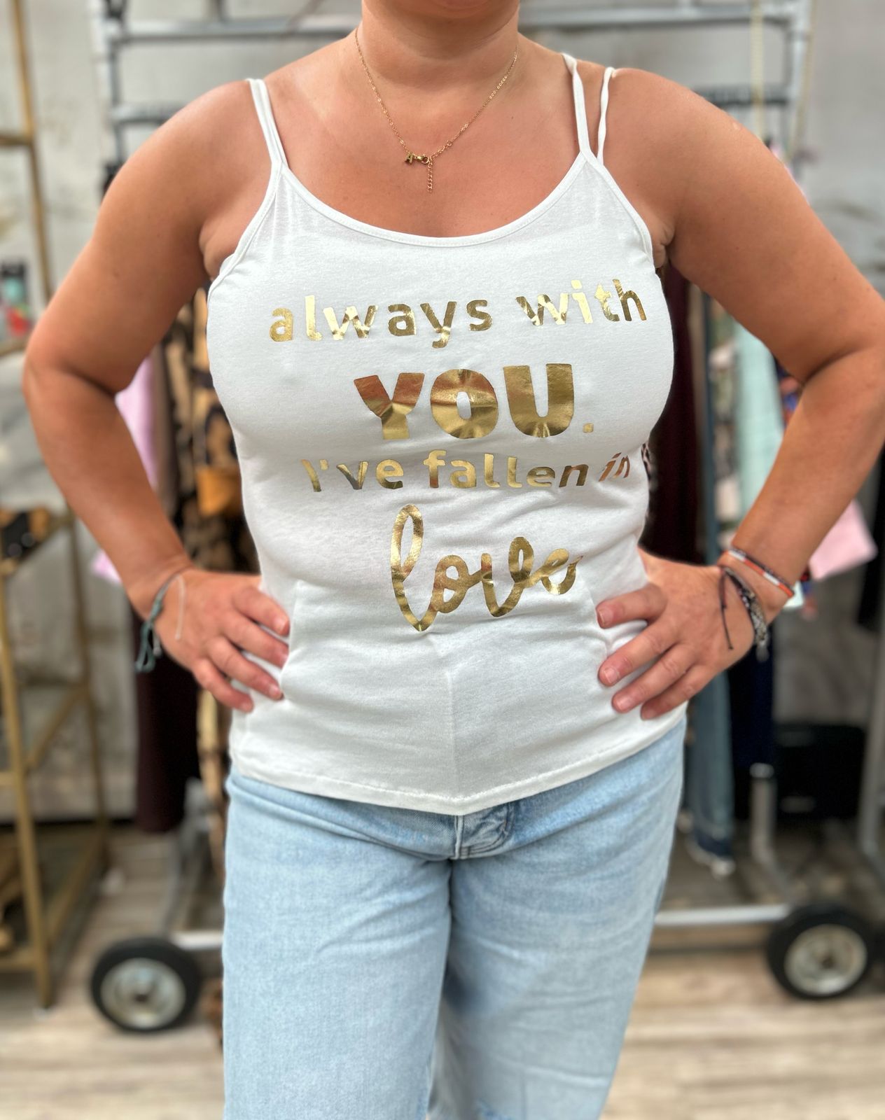 Polera pabilos letras doradas