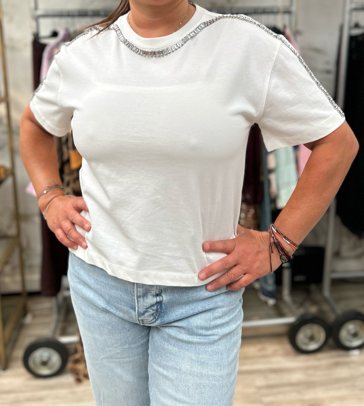 Polera blanca con cristales