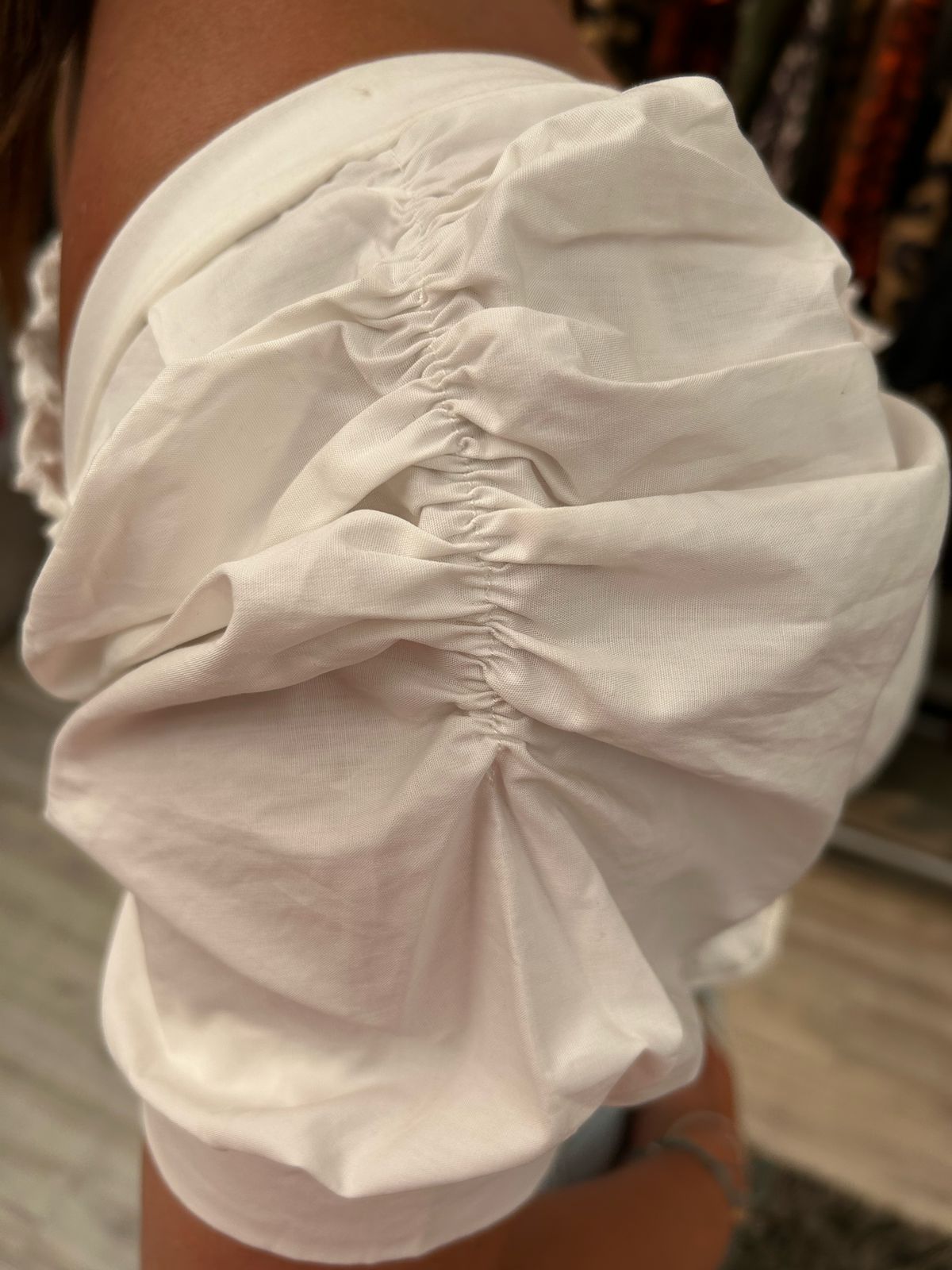 Top blanco elasticado