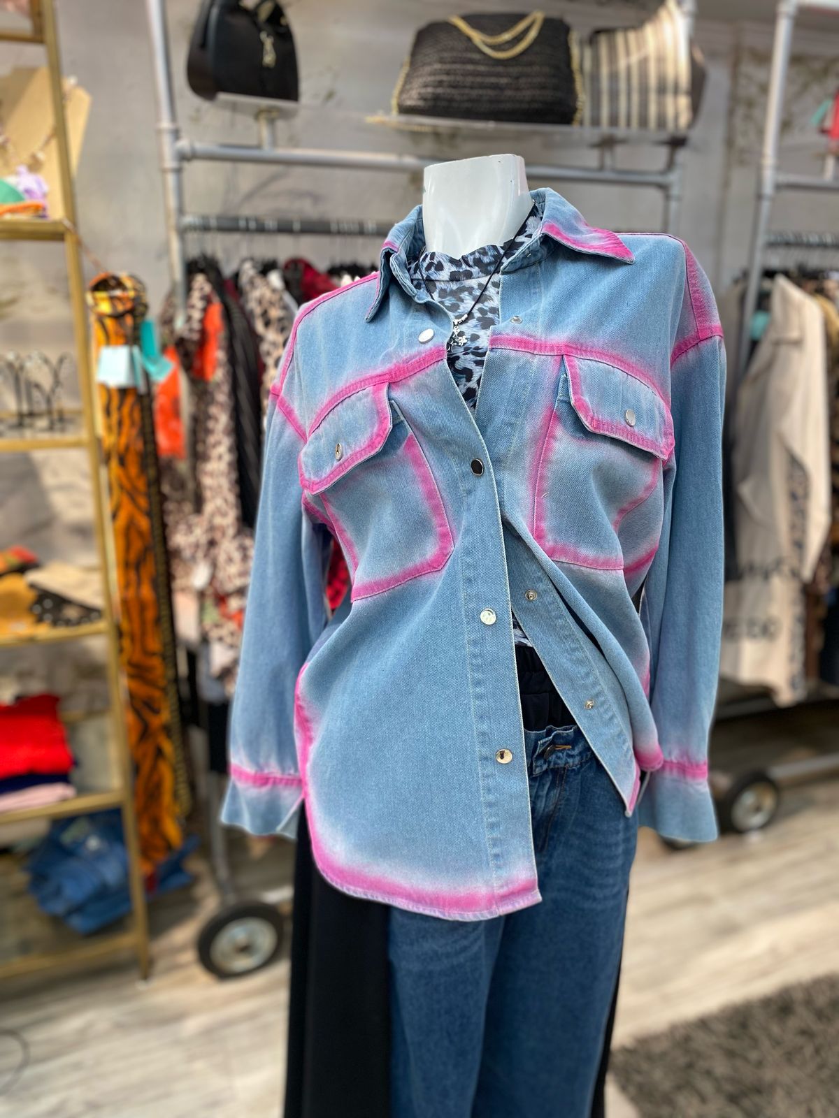 chaqueta jeans delineado rosa