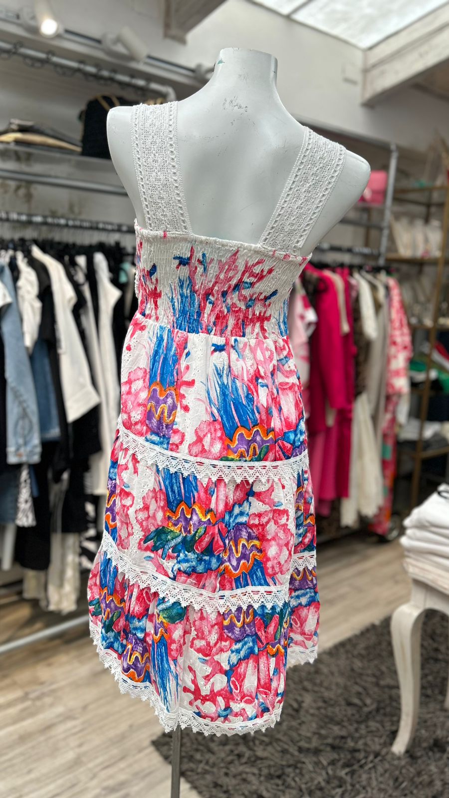 Vestido escote crochet rosado