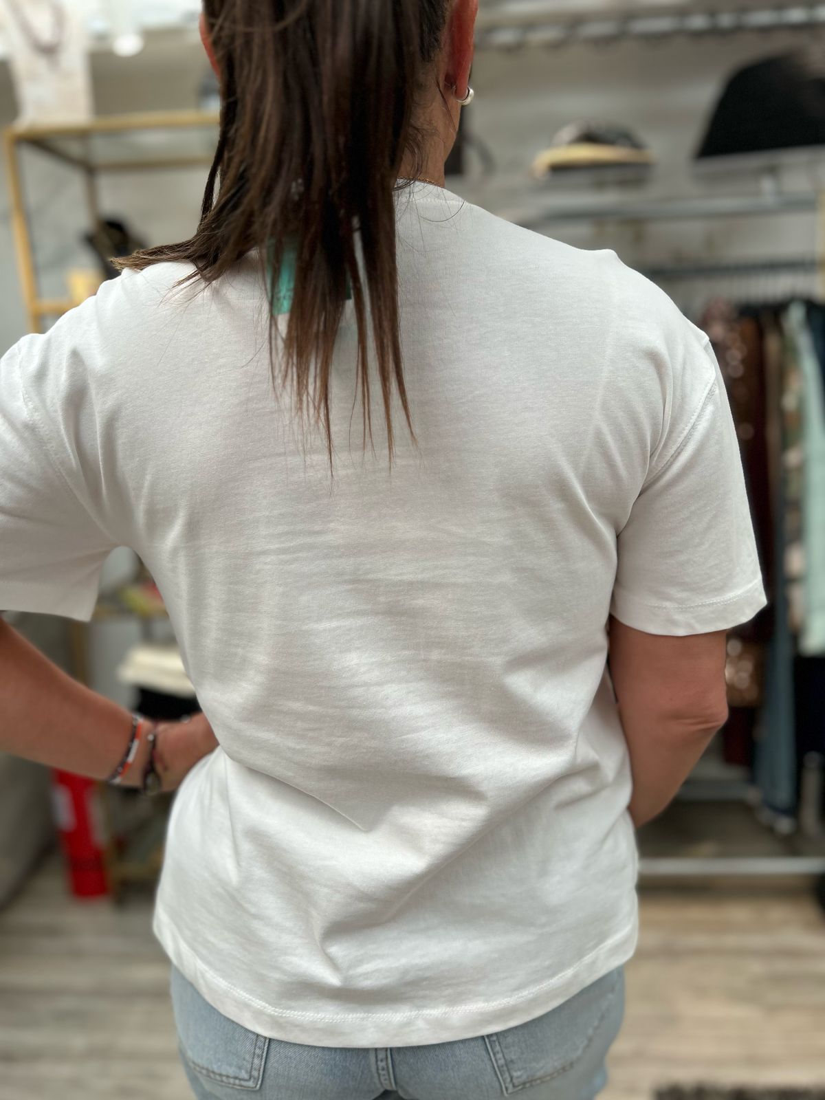 Polera blanca con cristales