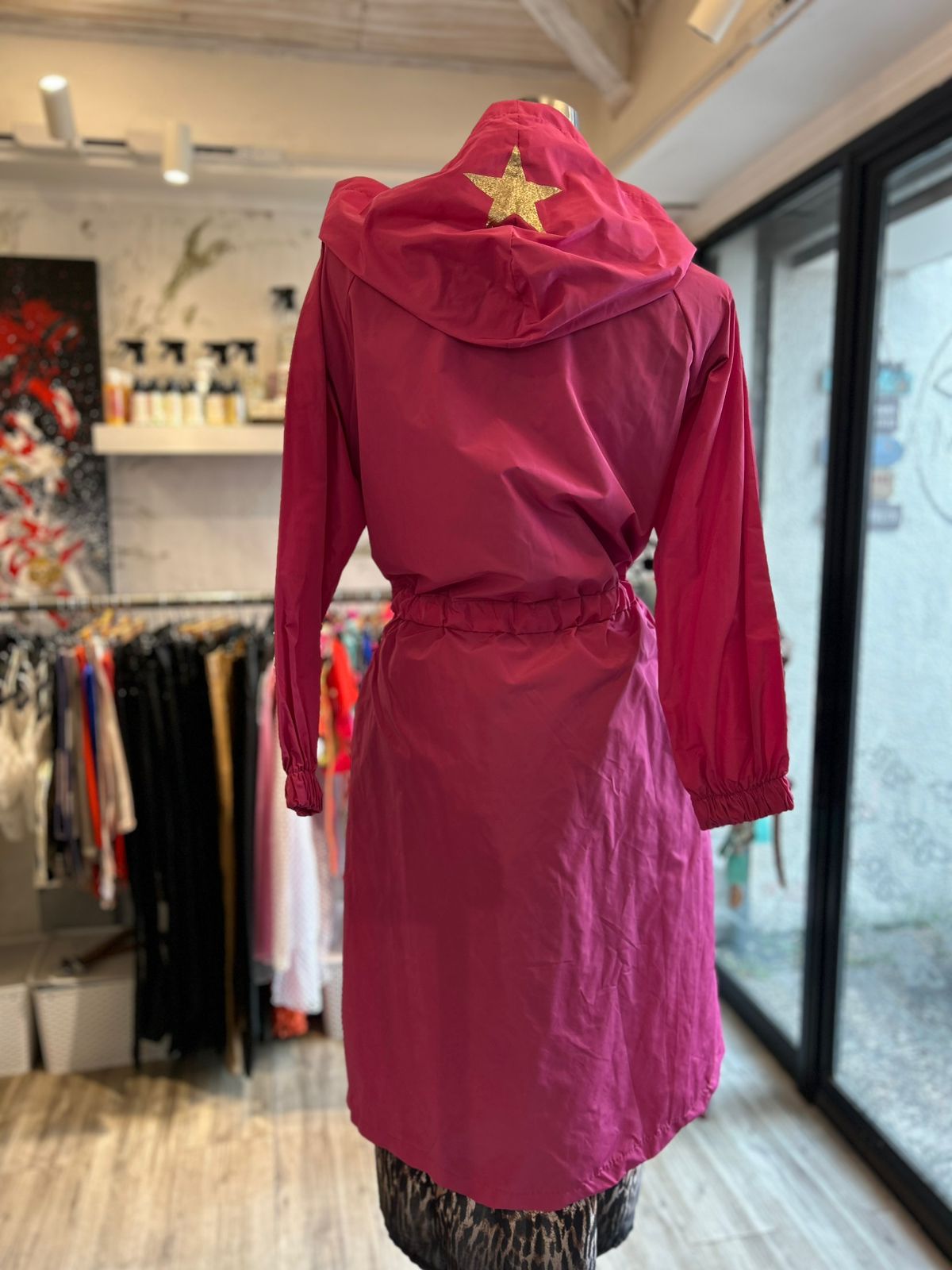 Corta viento fucsia