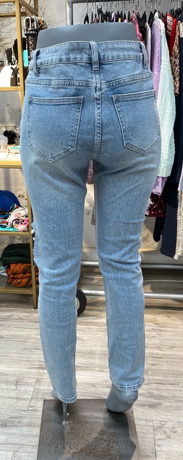 Jeans rasgado botones