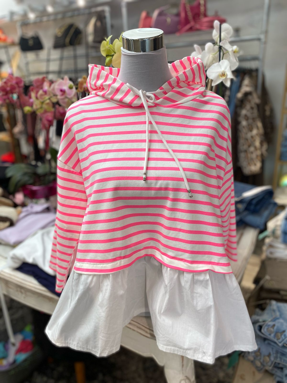 Polerón a rayas con blusa rosado