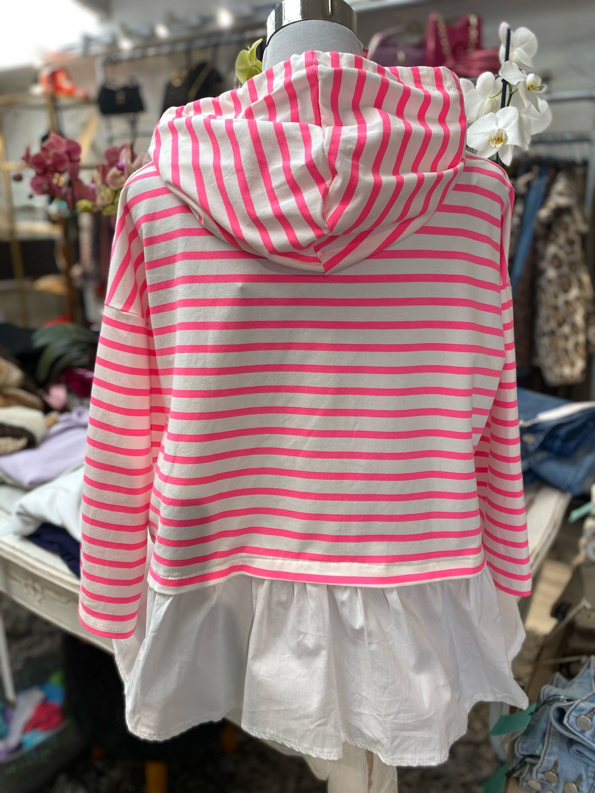Polerón a rayas con blusa rosado