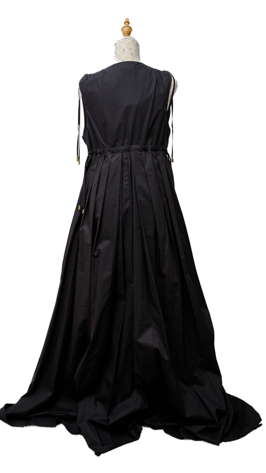 Vestido amarras negro corte amplio