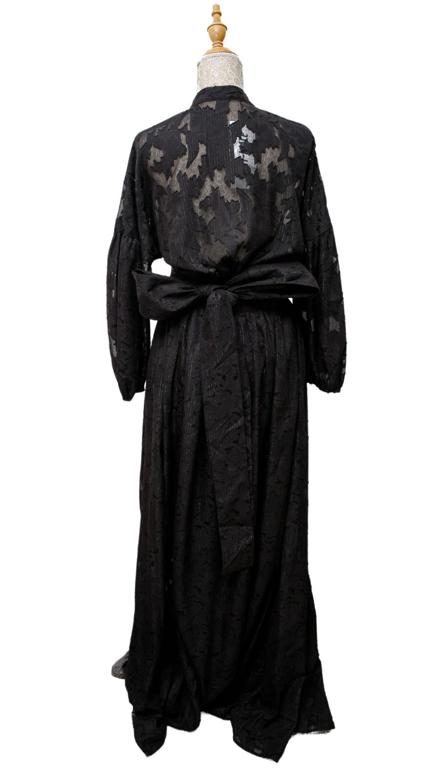 Vestido negro envolvente