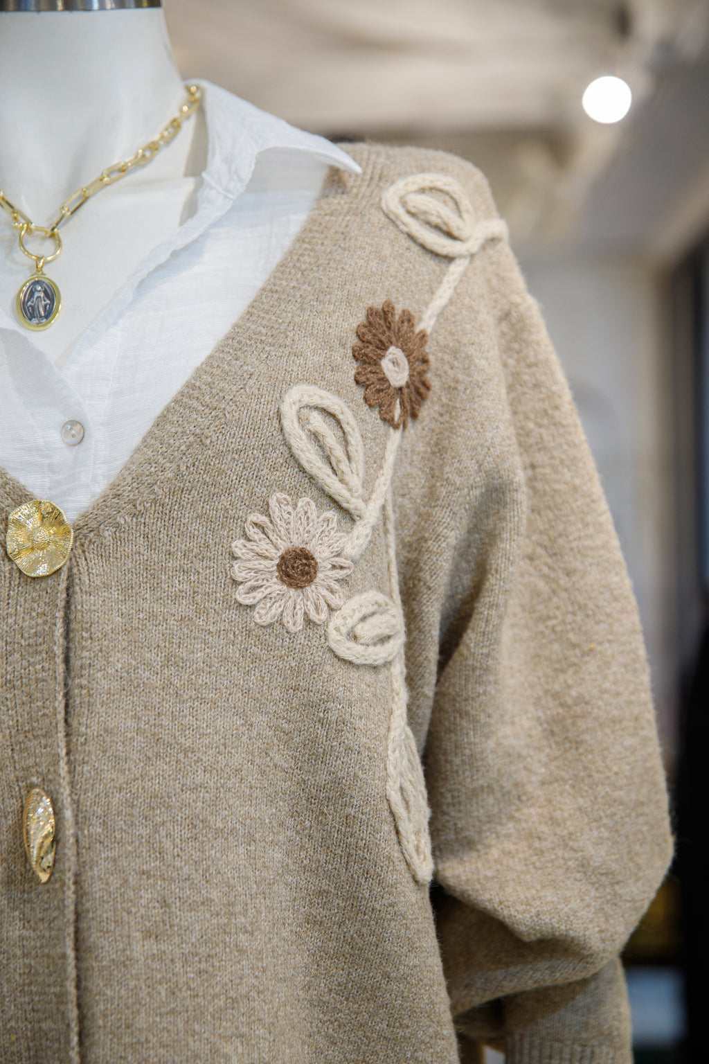 Chaleco Beige con bordado