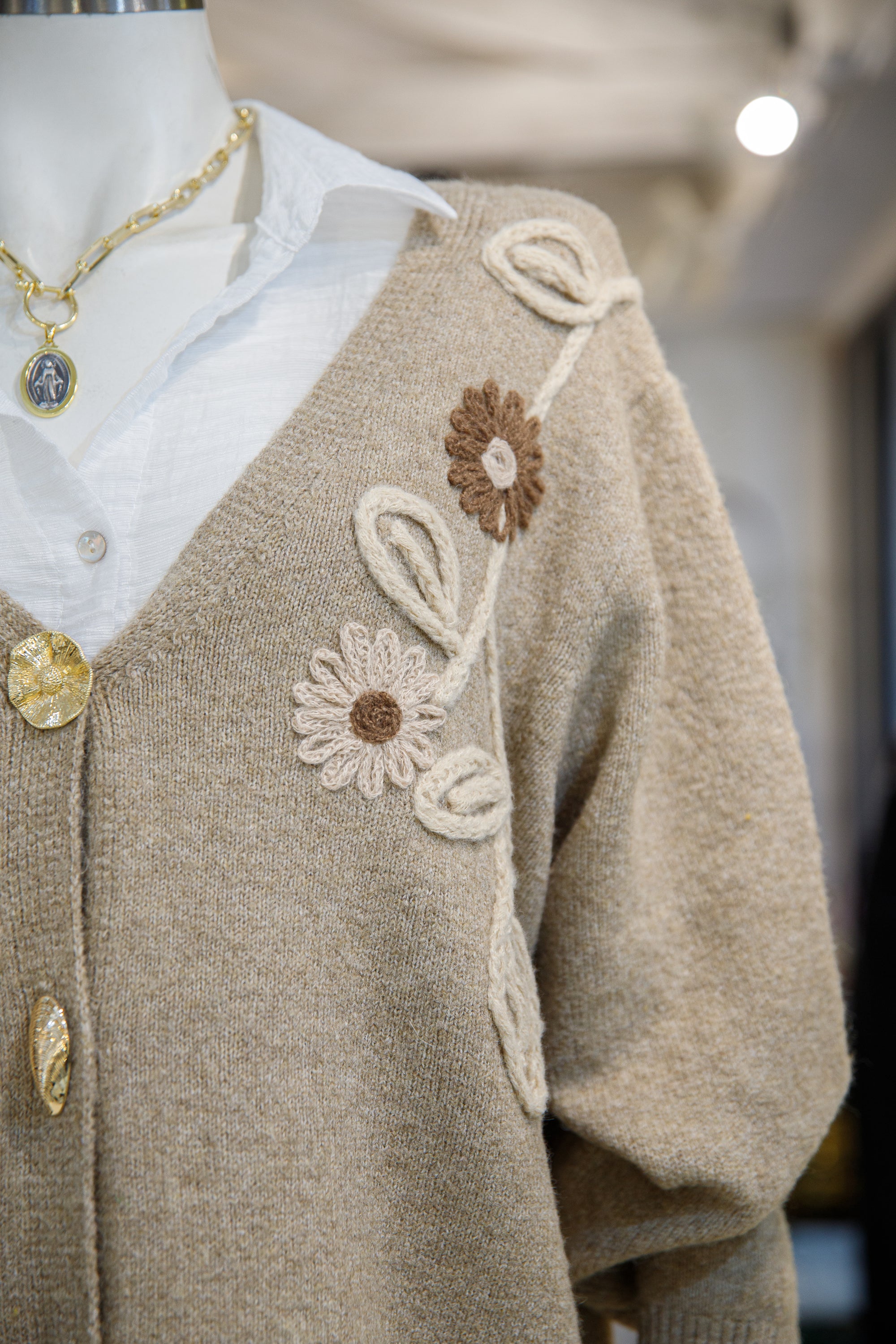 Chaleco Beige con bordado
