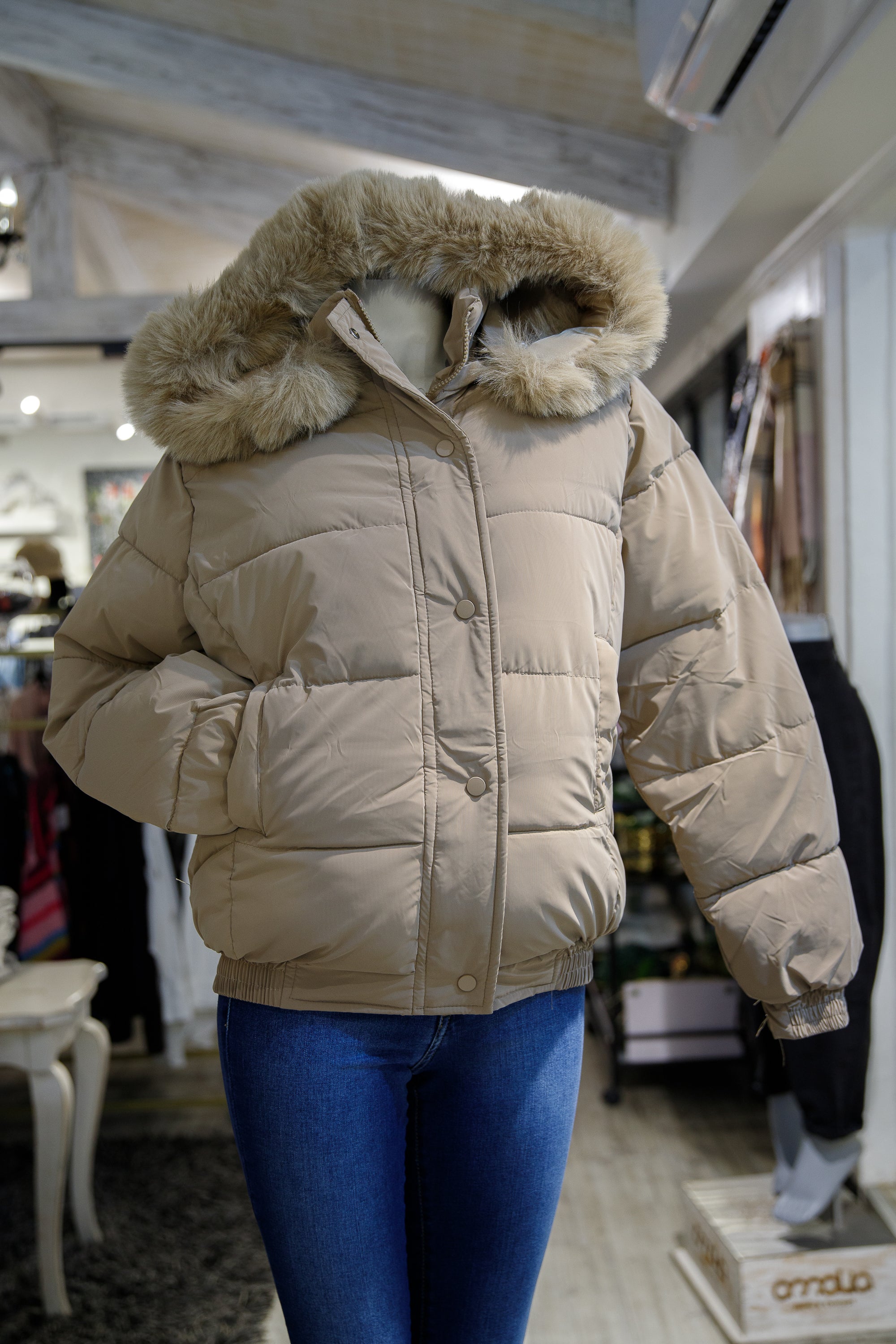 Parka Beige con gorro y chiporro