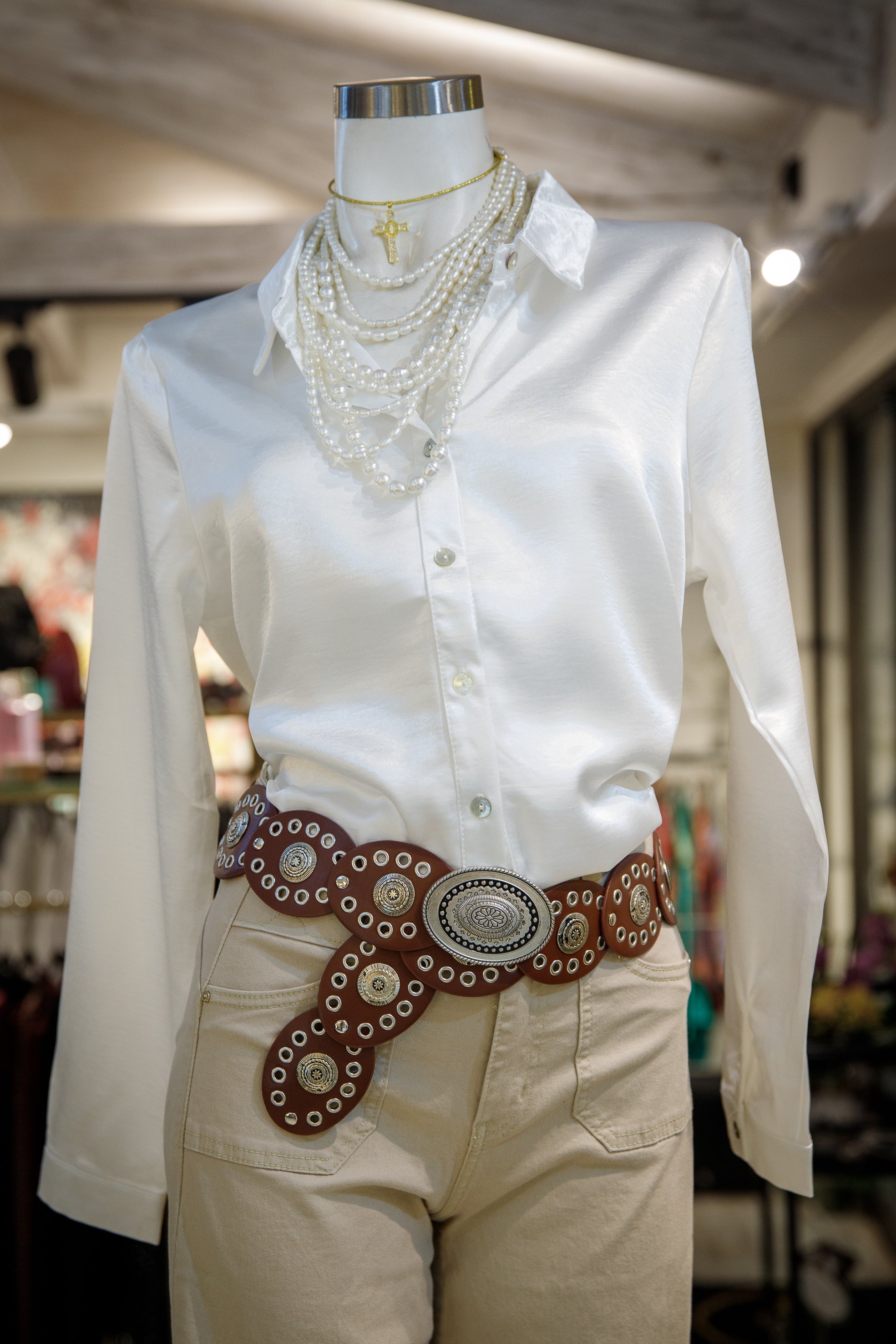 Blusa Blanca satín manga larga