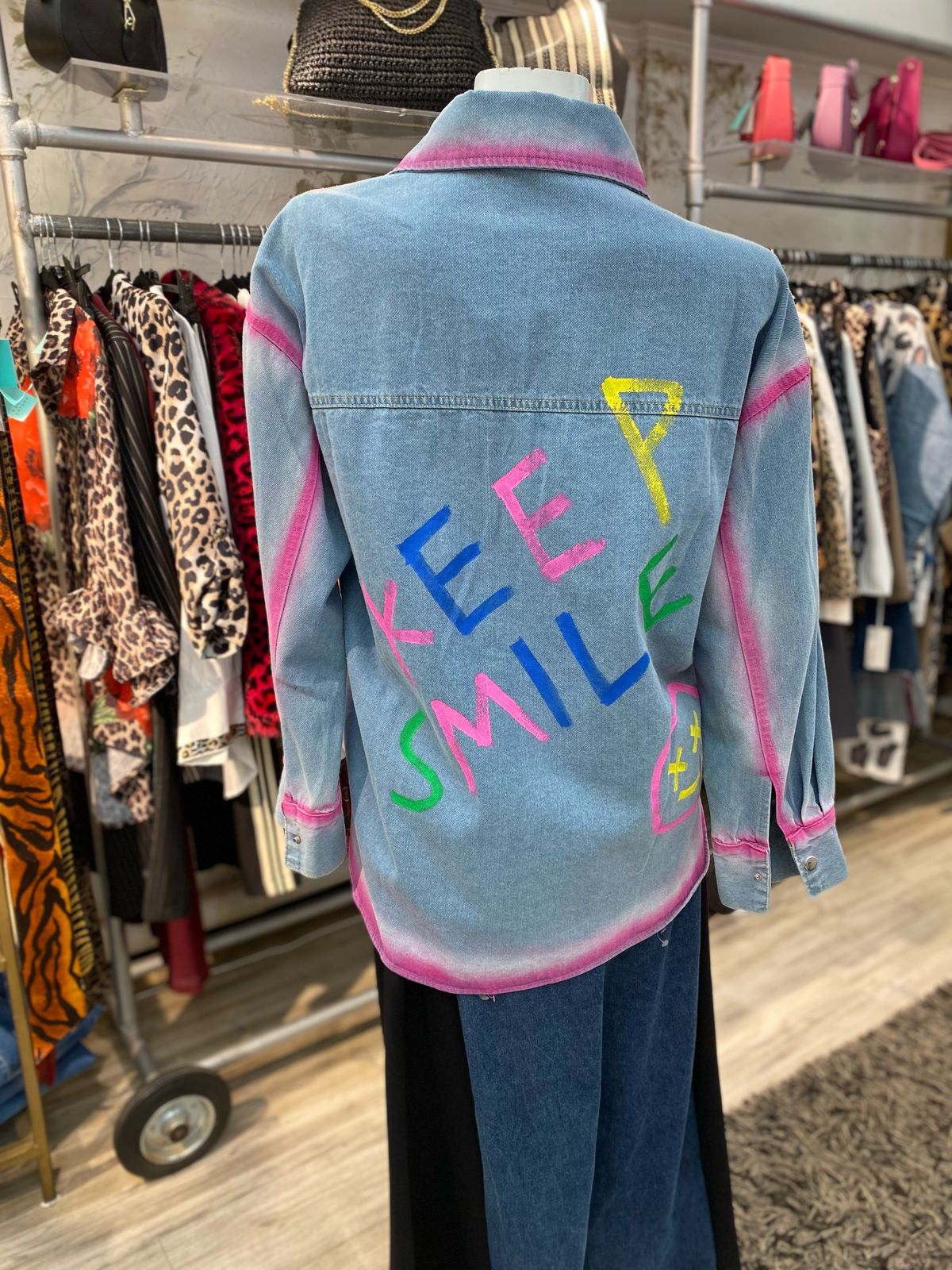 chaqueta jeans delineado rosa