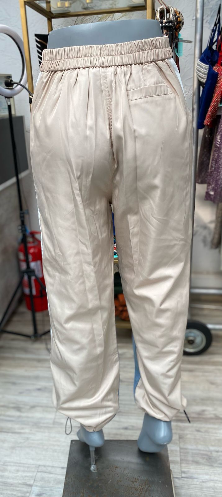 Pantalón dos telas beige