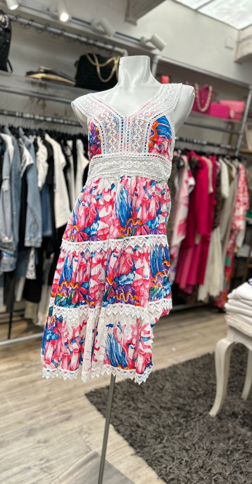 Vestido escote crochet rosado