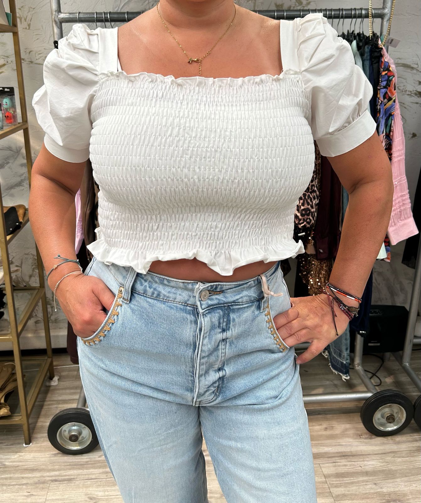 Top blanco elasticado